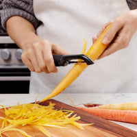 Swivel peeler