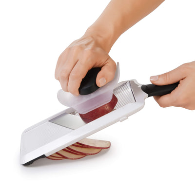 hand-held mandoline with safety guard for slicing